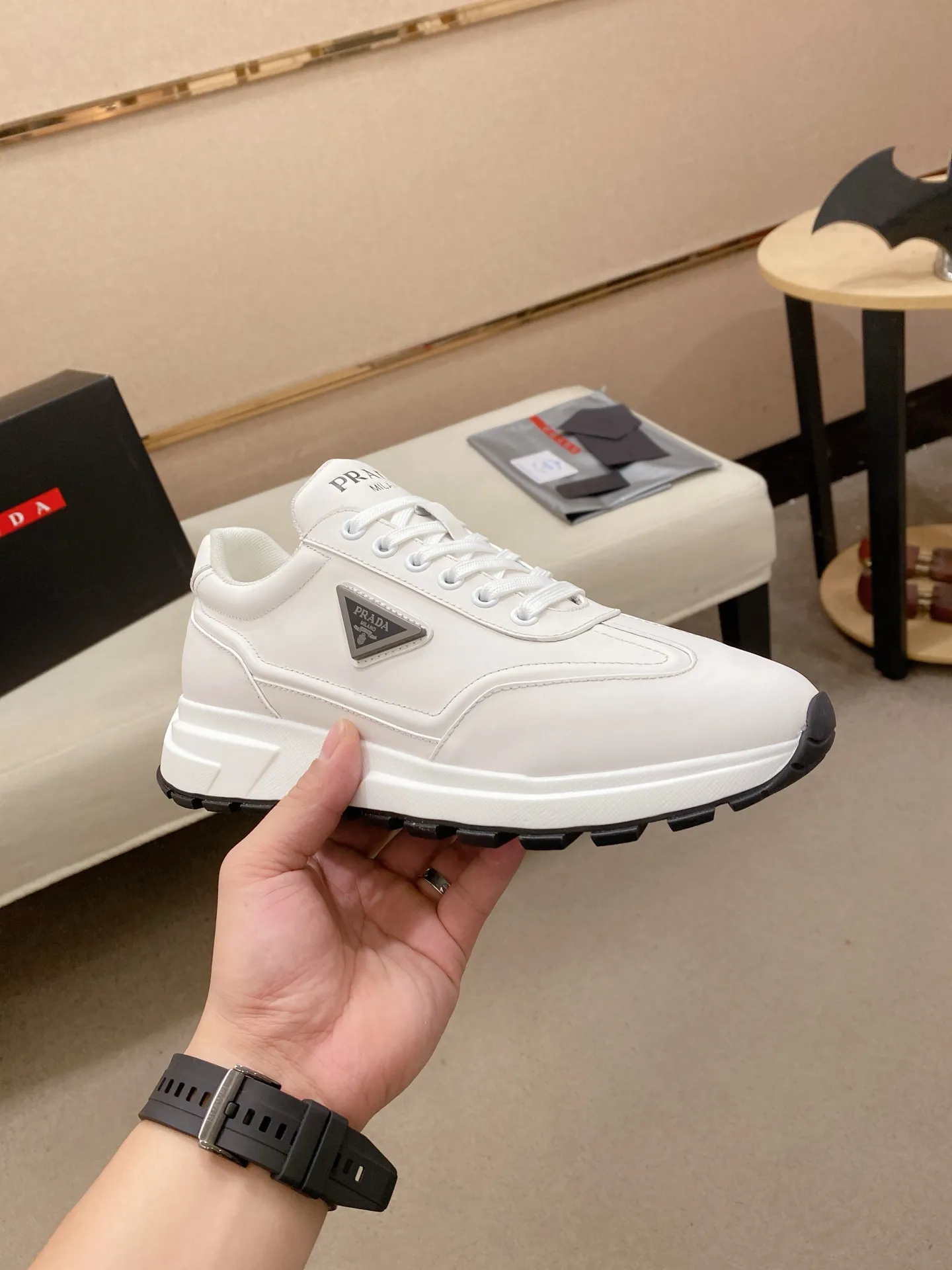 Factory price 600💰 ✔️✔️✔️High version High-quality new PRADA counters are on the market at the same time. The new men's shoes and 😘fabrics are selected from first-layer cowhide and are made by pure handicrafts. Lining: Full cowhide lining. 👍🏿 High-end ☄️ air-cushion molded anti-slip rubber outsole, exquisite lines, simple and elegant, comfortable and high-end for leisure travel. Code number: 38 to 45
